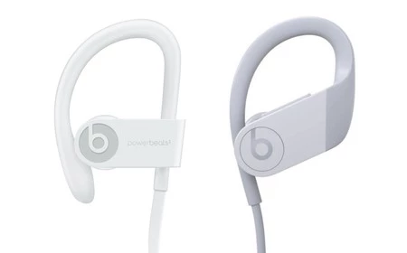 左がPowerbeats 3、右がPowerbeats 4。