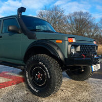 El Lada Niva 'Monster' es la versión más extrema del pequeño todoterreno ruso y está a la venta en eBay, pero no es barato 