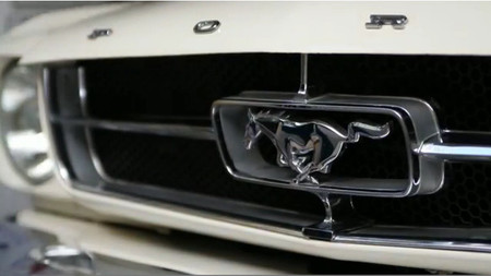 El Ford T5 de Käthe Lowe y Capi no es un Mustang, pero no nos importa