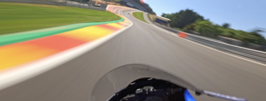¡Surcando Eau Rouge! Este vídeo on board de un ex piloto de MotoGP en Spa con una R1 es pura poesía