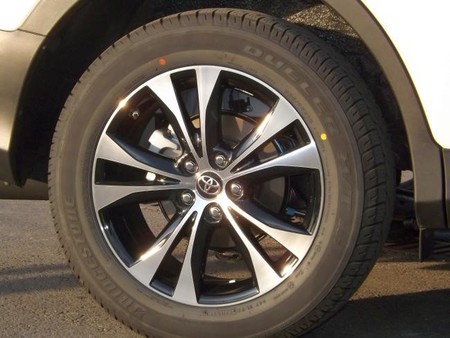 Toyota RAV 4, llanta 18 pulgadas