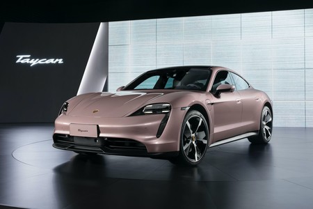 El Porsche Taycan estrena versión de "acceso" con autonomía de hasta 489 km y un 0-100 km/h de 5.4 segundos