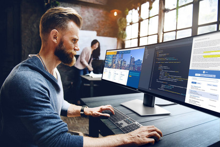 Dell presenta su monitor USB-C ultra-ultra-ultrapanorámico de ¡49 pulgadas!