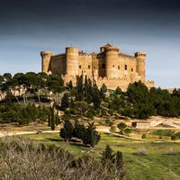 El castillo medieval más espectacular y mejor conservado de España está en Cuenca: una escapada perfecta en camper entre catapultas y siglos de historia 