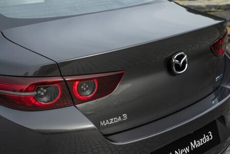 Mazda 3 Sedan 2
