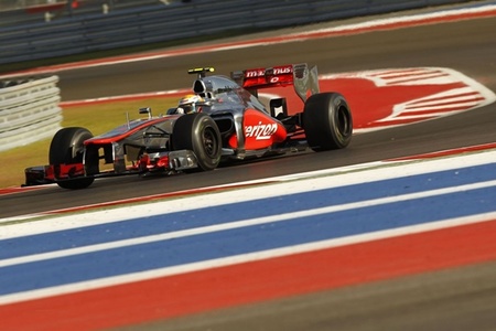 Lewis Hamilton vence en una trabajadísima carrera contra Sebastian Vettel