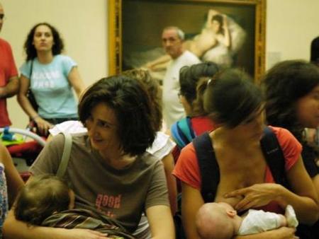 Expulsada del Registro Civil de Talavera por amamantar