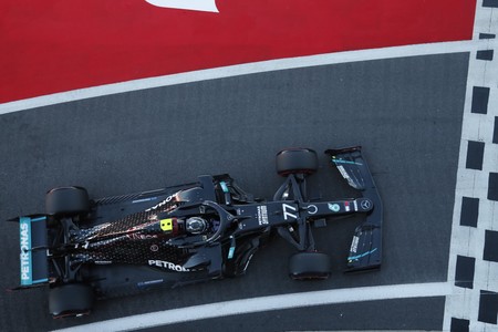 Valtteri Bottas le arrebata la pole a Lewis Hamilton y Nico Hulkenberg sorprende siendo tercero