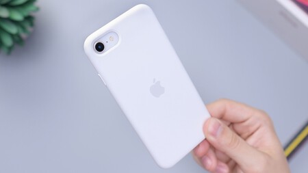 Tras el “iPhone SE+ 5G” de este año llegará un modelo de mayor tamaño, probablemente en 2023, según los últimos rumores