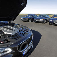 Repasamos los motores V12 de BMW con dos invitados ilustres, uno de ellos de origen británico