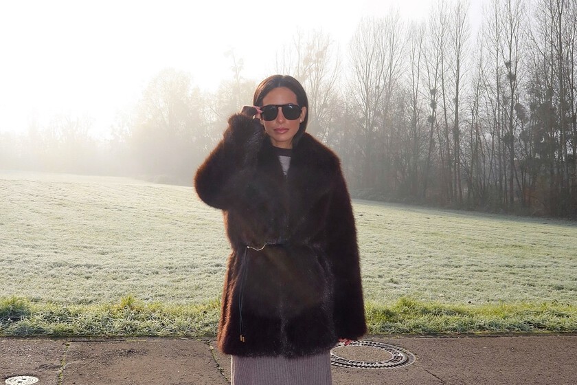 Dos por una en Zara: la chaqueta reversible mitad pelo mitad piel que arrasa en otoño