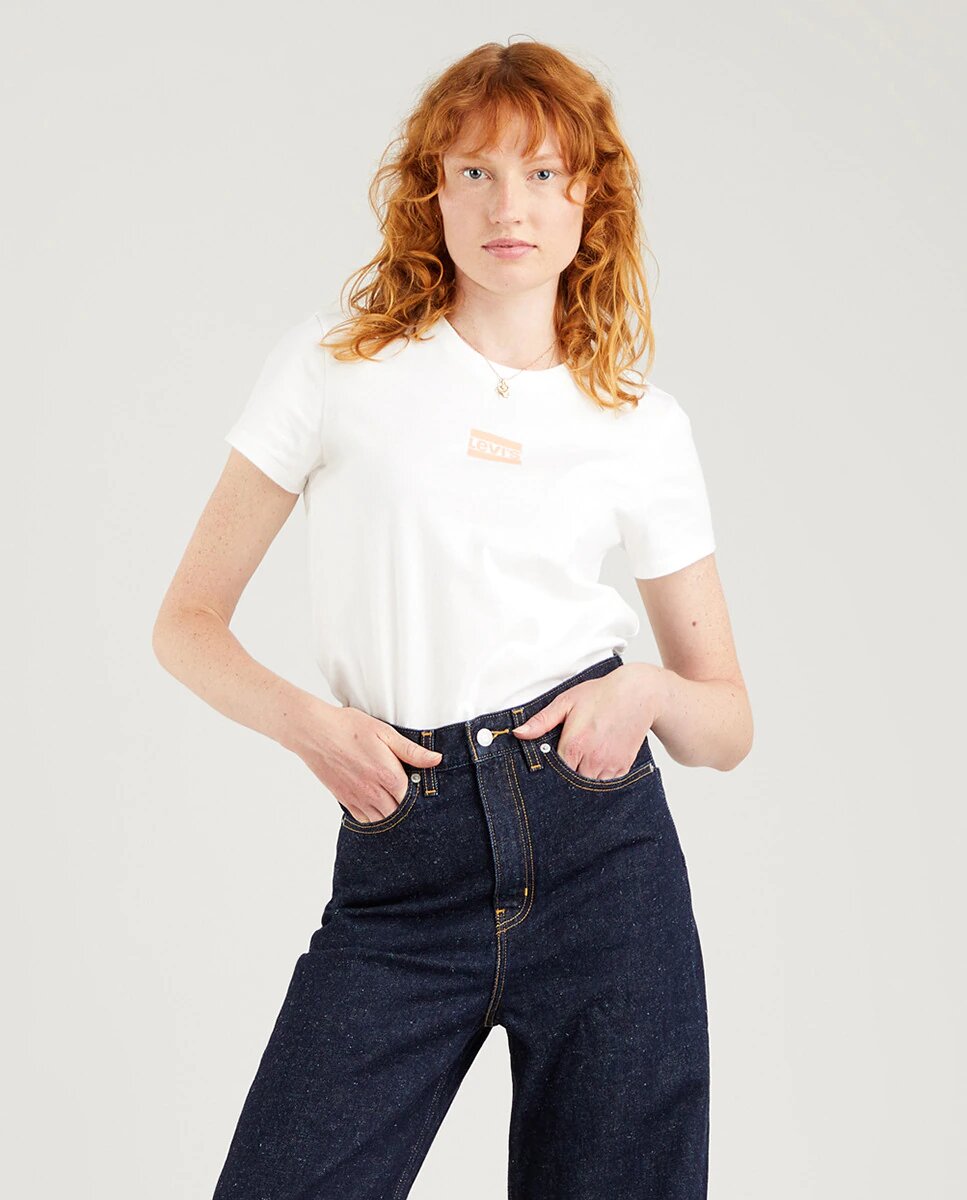 Camiseta de mujer de manga corta con el logo de la marca en el pecho
