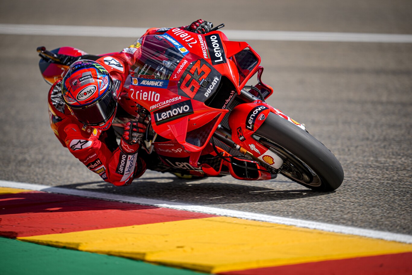 ¡Tiempazo! Pecco Bagnaia lidera el festival de Ducati con una pole position de récord en MotorLand