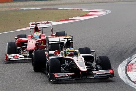 Bruno Senna y Felipe Massa durante el GP de China 2010