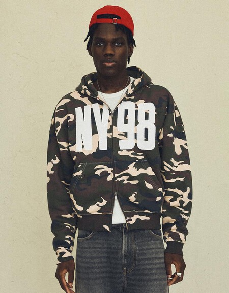 Mas Que Pasar Desapercibidos El Camuflaje En Tus Looks Te Hara Llamar La Atencion Y Esta Piezas De Bershka Son Perfectas Para Hacerlo