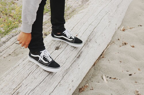 Aprovecha el remate final de las rebajas de El Corte Inglés y llévate unas zapatillas Vans a mitad de precio: desde 32 euros