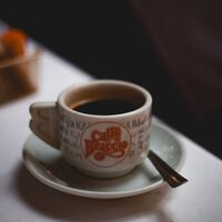 Puedes tomarte tantos cafés como quieras en ayuda sin temer por tu microbiota. La ciencia lo ha dejado claro