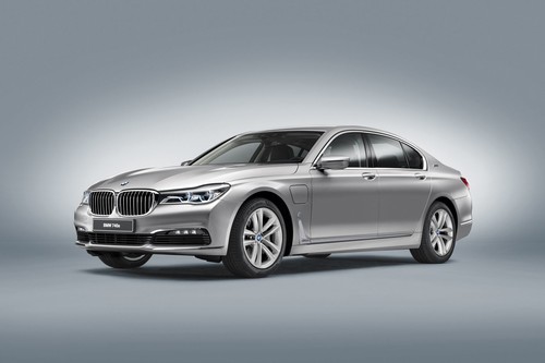 BMW 740e iPerformance, el barco insignia de una nueva marca