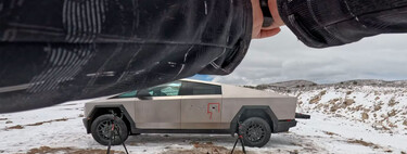 Elon Musk dijo que la Tesla Cybertruck era a prueba de balas. Un youtuber ya ha disparado contra una para comprobarlo