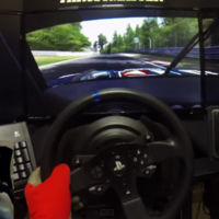 Si pensabas que se te daban bien los videojuegos de coches, este vídeo te va a hacer replanteártelo