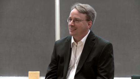 Linus Torvalds no se rinde: "Podría seguir otros 25 años trabajando para que Linux conquiste el escritorio"