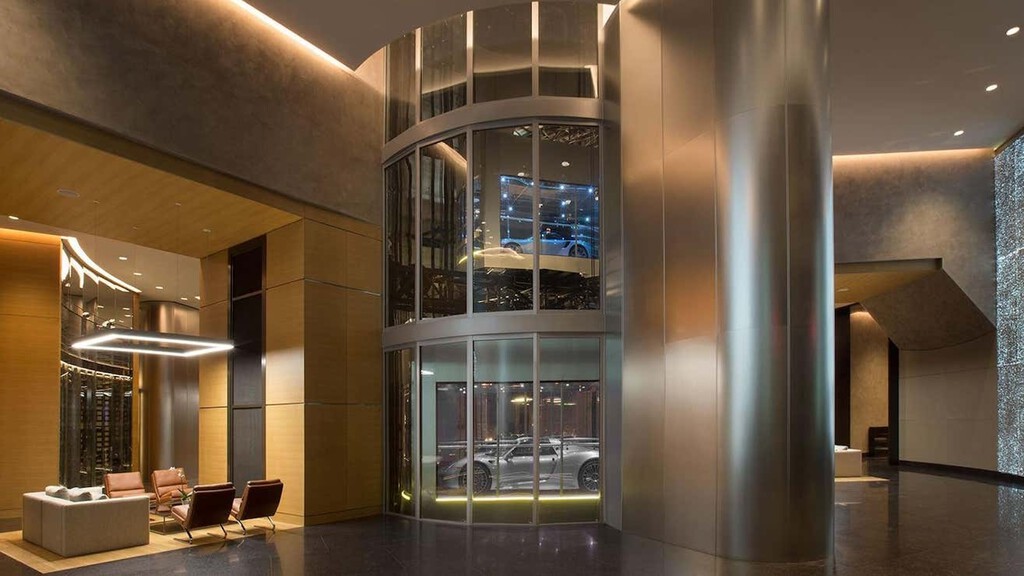 Estos coches de megaricos viven mejor que millones de personas: garajes convertidos en galerías de arte 