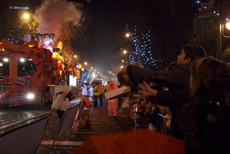 La cabalgata de Reyes del 2014 en Madrid con un gran espectáculo final en la Plaza de Cibeles