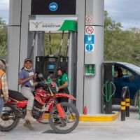 Pagar gasolina con tarjeta en México podría ser más barato: bancos alistan bajar comisiones a gasolineras 