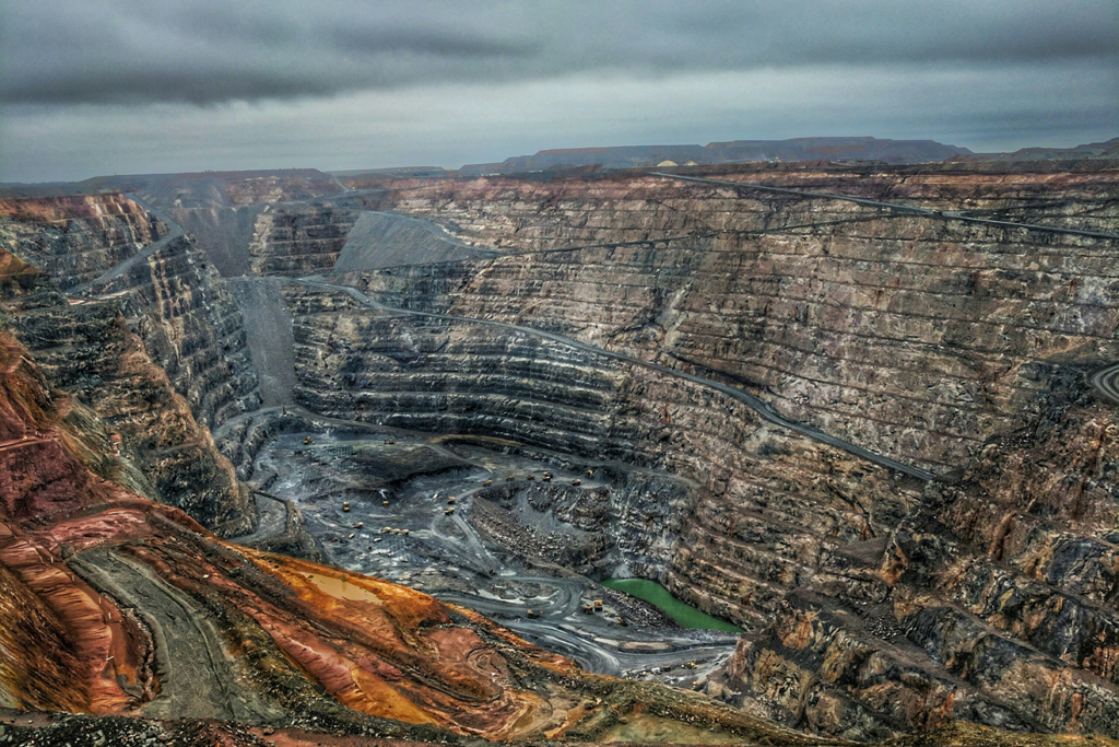 El metal que viaja en secreto: así llega el antimonio a EEUU burlando el veto de China 
