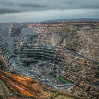 Antimonio bajo la mesa: cómo EEUU sigue recibiendo minerales estratégicos pese al veto de China