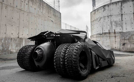 Réplica del Batmóvil "El Acróbata" en versión eléctrica