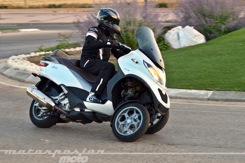 Así se mueve el resolutivo Piaggio MP3 500 ie, un gran scooter GT para todos