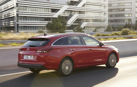 Probamos el Hyundai i30 CW, una ranchera compacta asequible que convence por fuera y por dentro
