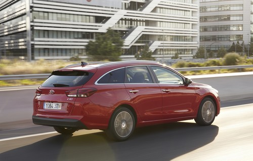 Probamos el Hyundai i30 CW, una ranchera compacta asequible que convence por fuera y por dentro