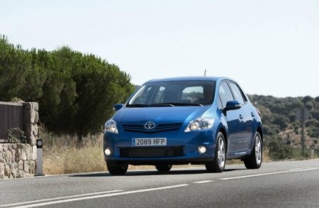 toyota-auris-2011.jpg
