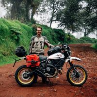 ¡Récord Guinness! Con sólo 23 años este chaval ha dado una vuelta al mundo de 90.000 km y 35 países