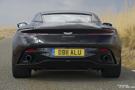 Aston Martin DB11 prueba