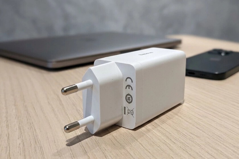 Ahora que el USB-C es el nuevo estándar, la pregunta es si es seguro usar el mismo cargador para todo