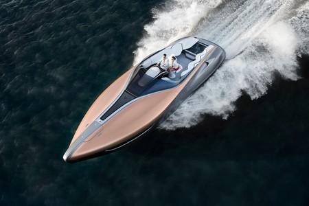 El último deportivo de Lexus surca las aguas en un doble motor V8
