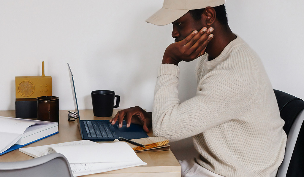 El CEO de Microsoft cree que trabajar permanentemente desde casa puede traer serias consecuencias a nuestra salud mental