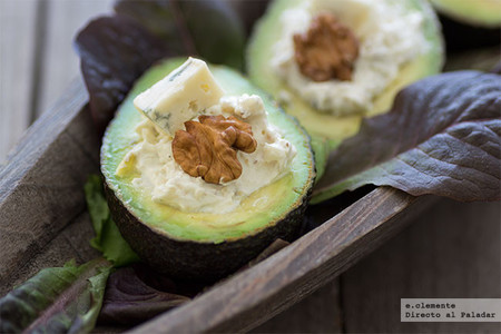 Aguacates rellenos con gorgonzola y crema de nueces. Receta