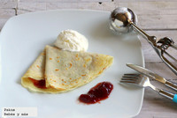 Crepes con nata y mermelada para la merienda