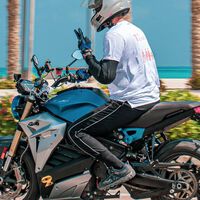 Con una moto robada, sin casco, en dirección contraria, bebido y drogado. La madre de todas las multas va para este motero en Vigo