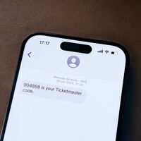 Proteger tu cuenta con códigos recibidos por SMS es mejor que nada, pero no es la opción más fiable. Hay métodos mucho más seguros