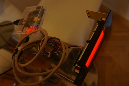 Perdonad la chapuza, pero era la única forma de conectar el display a la Raspberry Pi