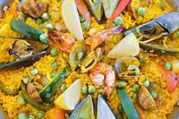¿Preparado para pasar a la clandestinidad? Del "traficante" de coches a la paella "ilegal"