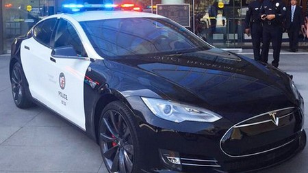 La policía de Luxemburgo se hace con dos Tesla Model S para probar qué tal patrullan los angelitos
