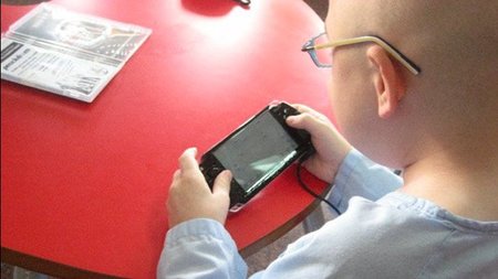 "Con los videojuegos ayudamos a que el clima en el hospital sea más favorable para un niño." Entrevista a Ricardo de Santiago, de Juegaterapia