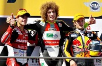 Marco Simoncelli vence la batalla contra Bautista