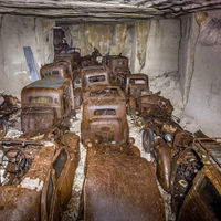 Esta mina del tesoro... está llena de coches abandonados desde la II Guerra Mundial